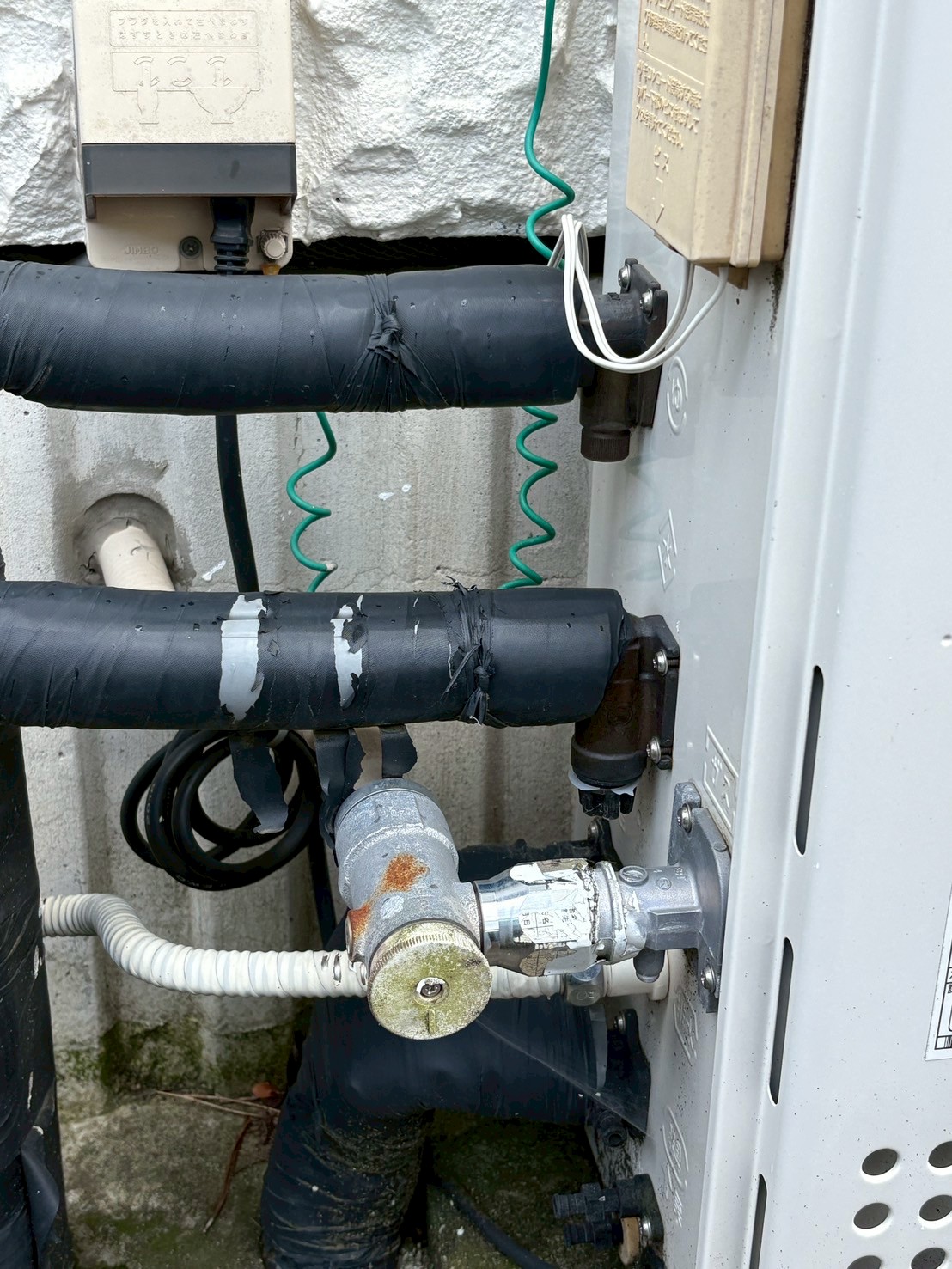 給湯器配管まわりの状況